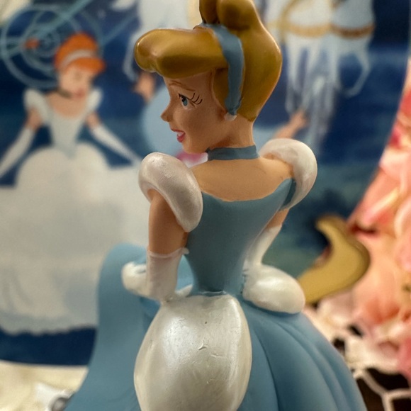 Disney Cinderella’s Dance Heirloom Music Box Collection - Picture 12 of 17